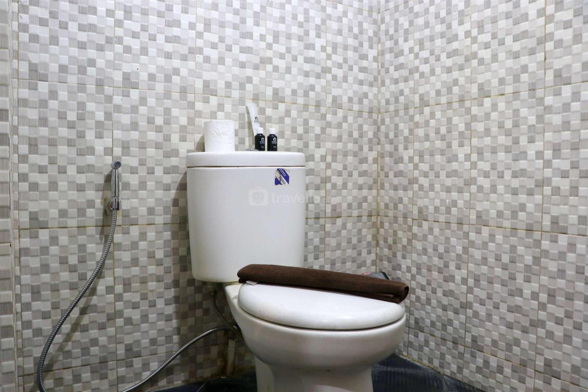 Spacious At Gateway Ahmad Yani Cicadas By Travelio Apartemen