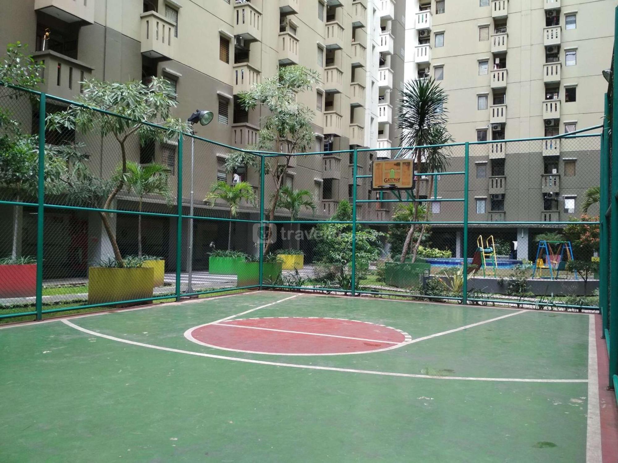 Spacious At Gateway Ahmad Yani Cicadas By Travelio Apartemen